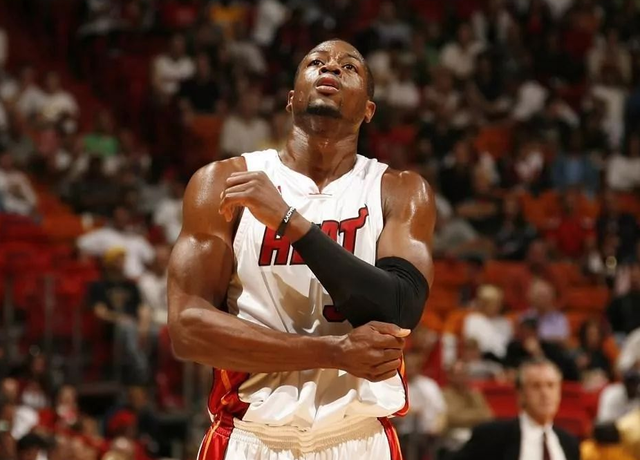 爆大冷！火箭再负开拓者末节崩盘，三天遭双杀，杜兰特里程悲：怒摔水瓶