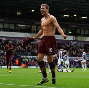 国足喜讯！前欧冠主力铁卫自荐免费完成归化，最快年底就能到位