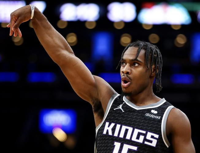 [NBA]“东詹”合砍68分 湖人赢球晋级
