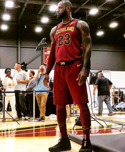 [NBA]沃特斯上篮被帽 文班亚马暴扣得手