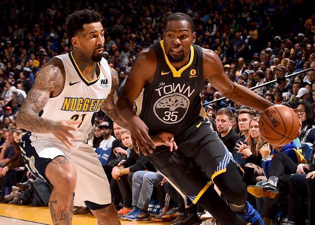 登录送限定凯旋光环、保底30把超大！《球球大作战》五一梦回大唐