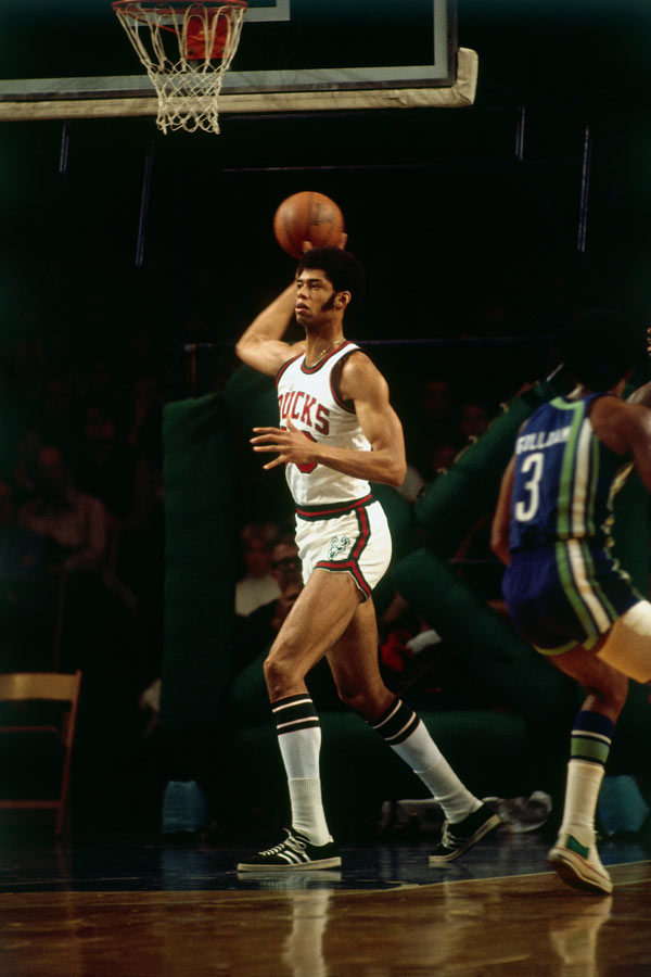 西甲焦点战前瞻：比利亚雷亚尔状态回暖，阿拉维斯表现低迷难堪